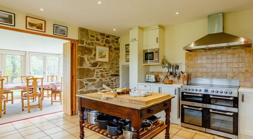 Photo of 5 Bed in Carron