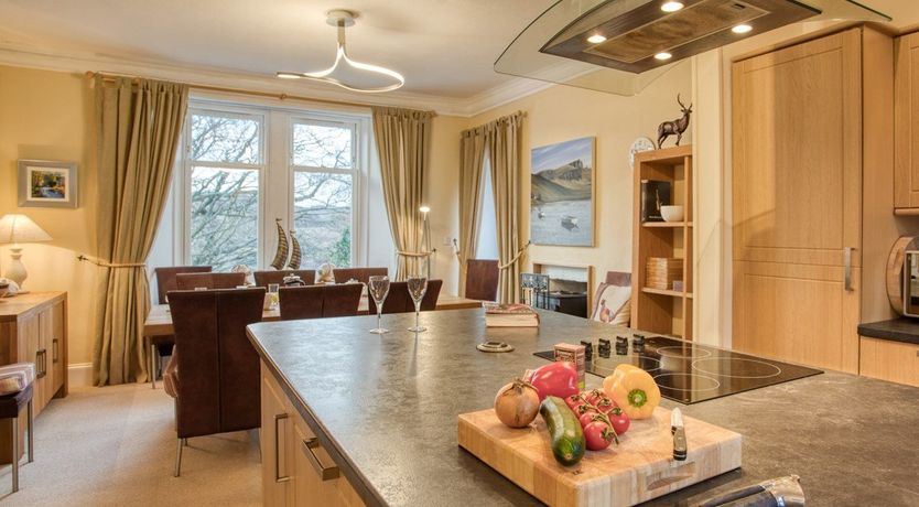 Photo of 4 Bed in Glendale