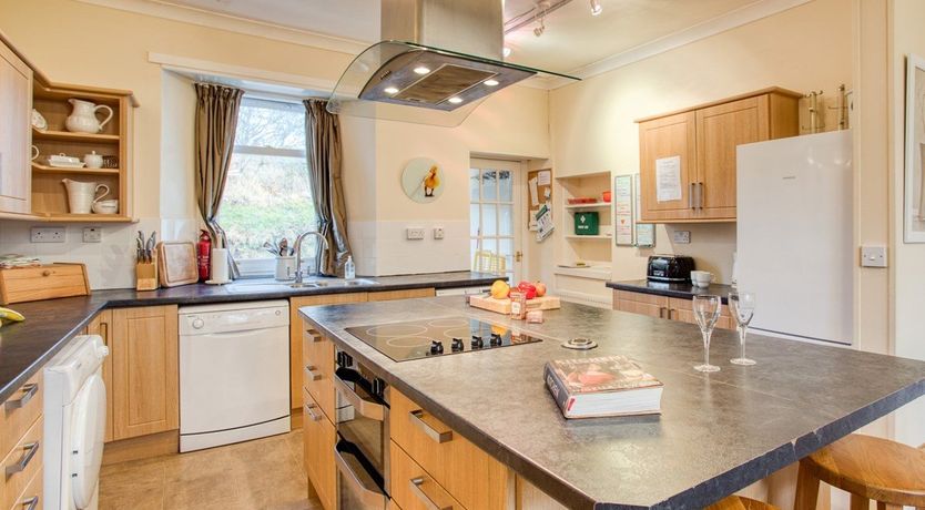 Photo of 4 Bed in Glendale