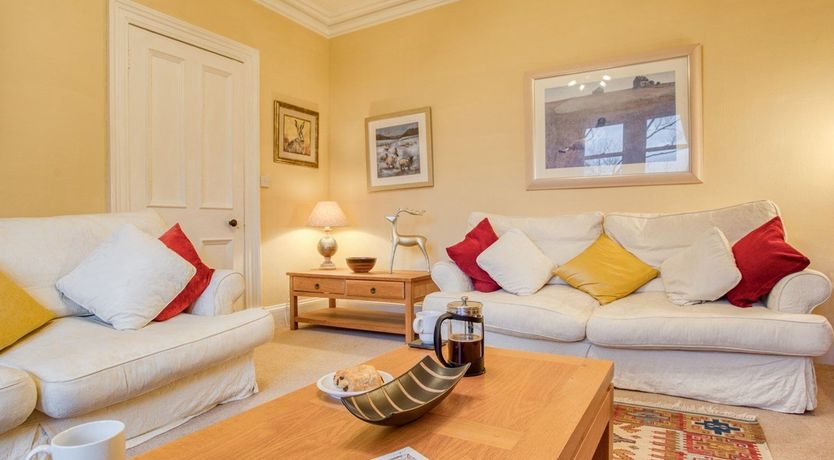 Photo of 4 Bed in Glendale