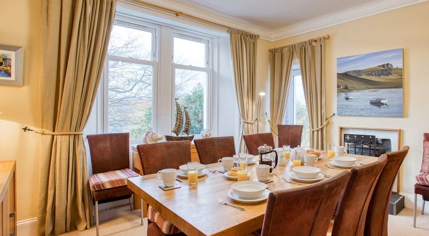 Photo of 4 Bed in Glendale