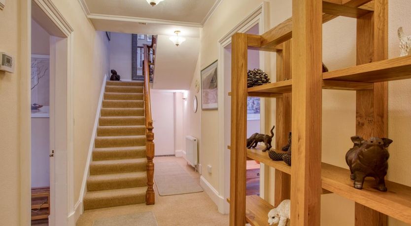 Photo of 4 Bed in Glendale