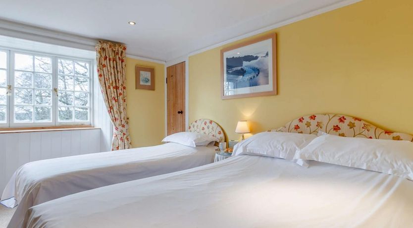 Photo of 6 Bed in Butterstone