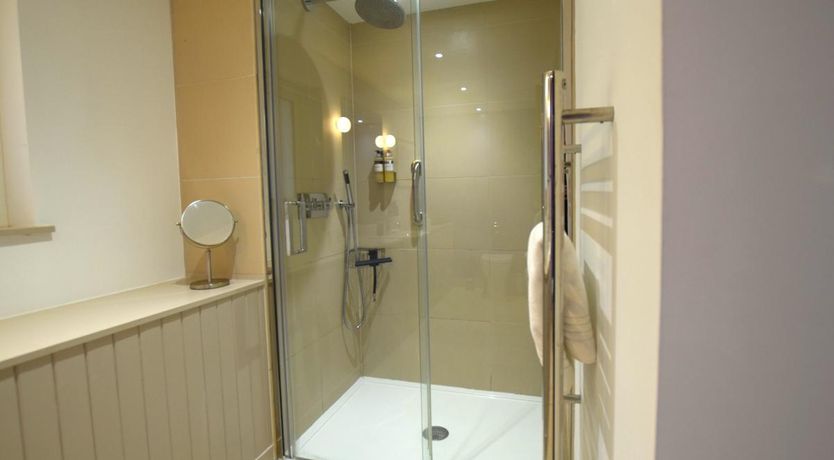 Photo of 5 Bed in Ardtur