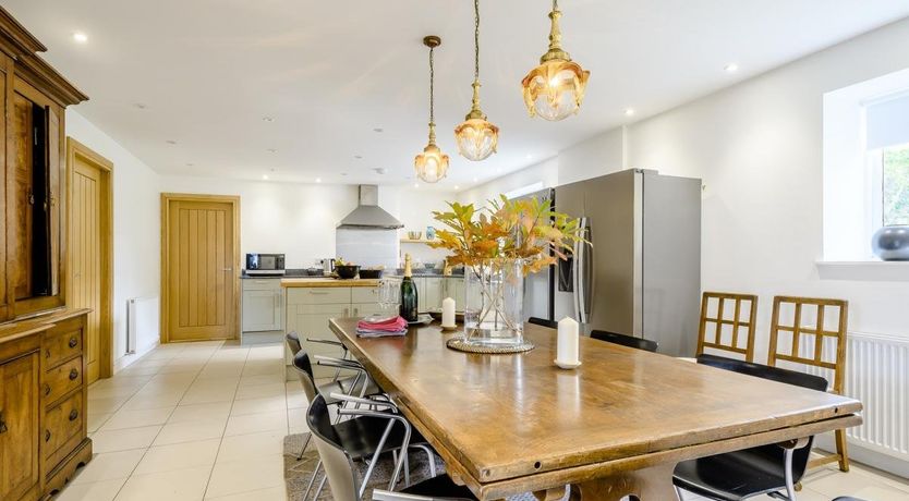 Photo of 5 Bed in Ardtur