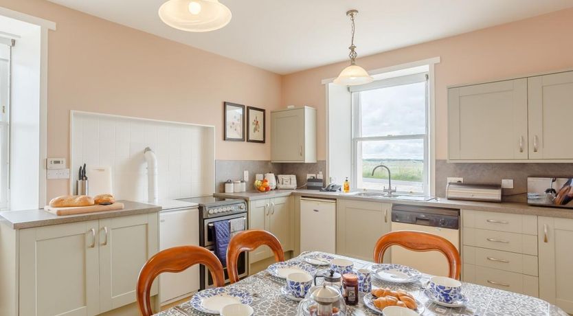 Photo of 3 Bed in Mey