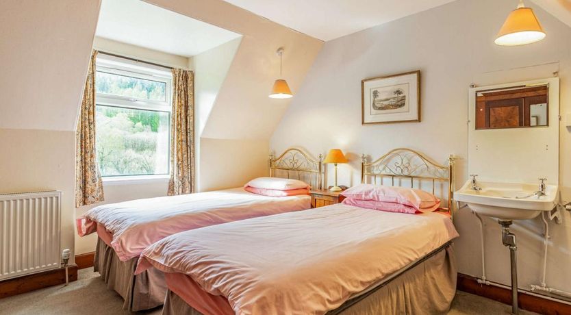 Photo of 4 Bed in Kinlochewe