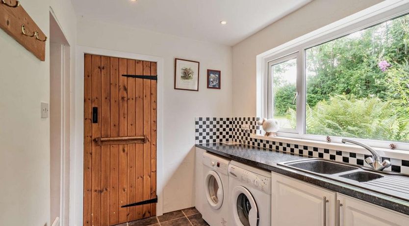 Photo of 4 Bed in Balmaclellan