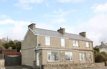 2 Bron Dwyfor Holiday Cottage