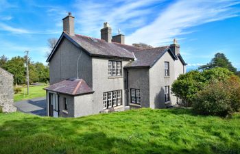 North Wing at Penmaen Holiday Cottage