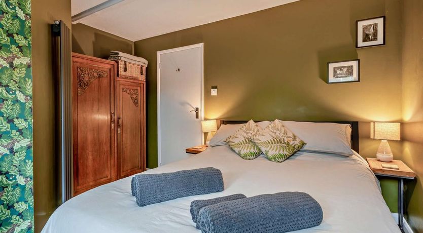 Photo of 2 Bed in West Down