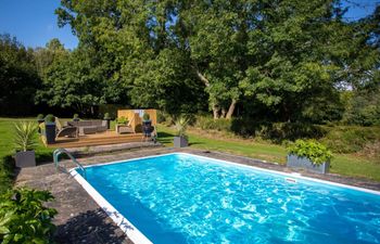 4 Bed in Battle Holiday Cottage