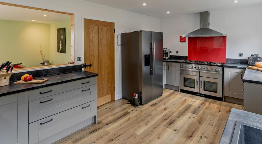 Photo of 6 Bed in Oakford