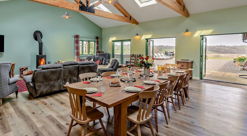 Photo of 6 Bed in Oakford