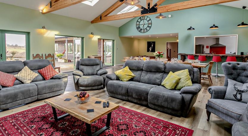 Photo of 6 Bed in Oakford