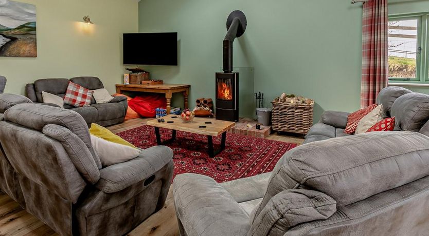 Photo of 6 Bed in Oakford