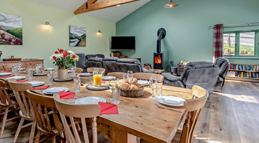 Photo of 6 Bed in Oakford