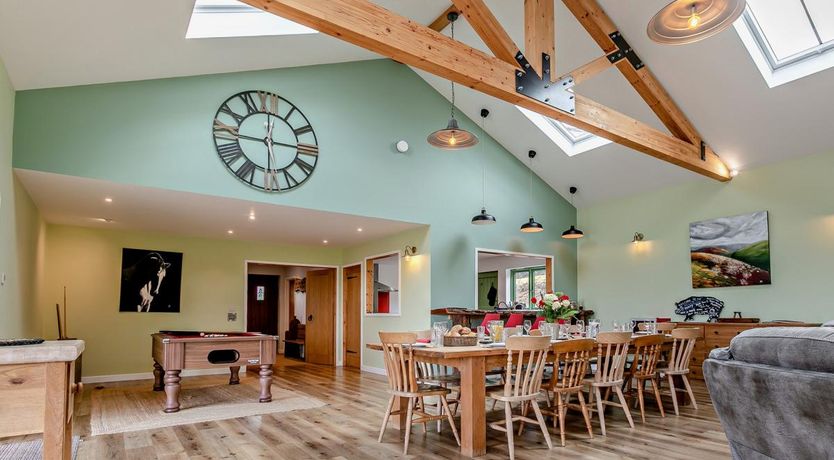 Photo of 6 Bed in Oakford