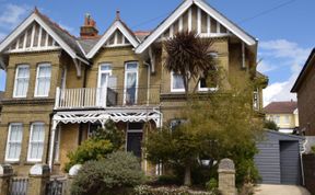 Photo of 4 Bed in Shanklin