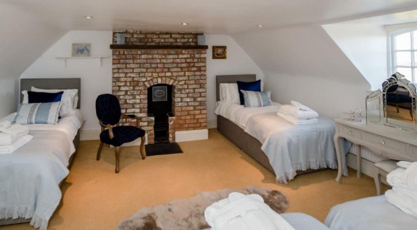 Photo of 7 Bed in Westbury-on-Severn