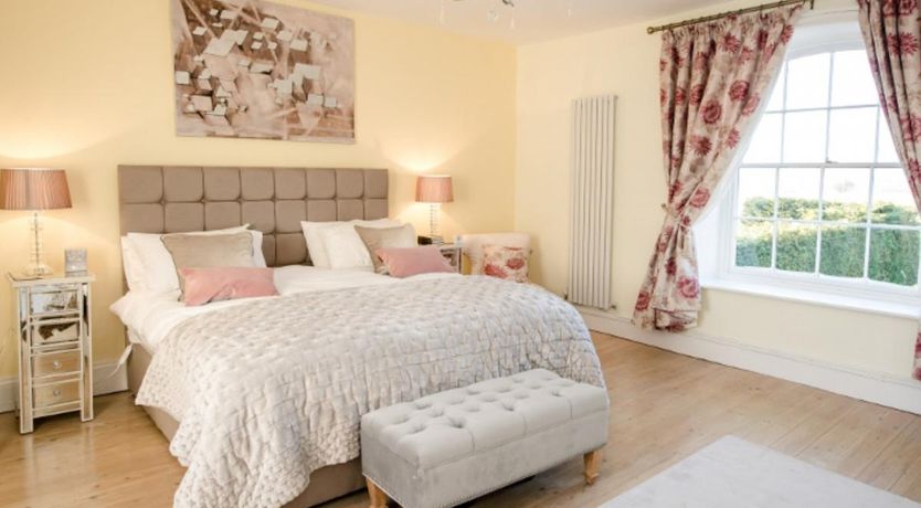 Photo of 7 Bed in Westbury-on-Severn