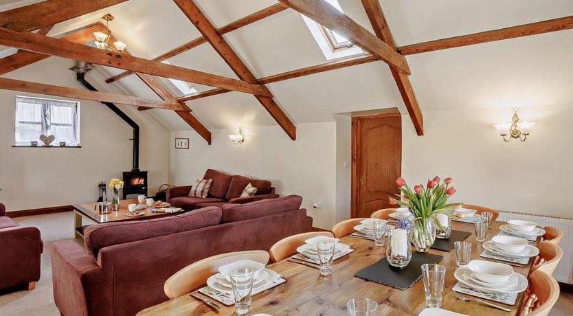 Photo of 4 Bed in Tresmeer