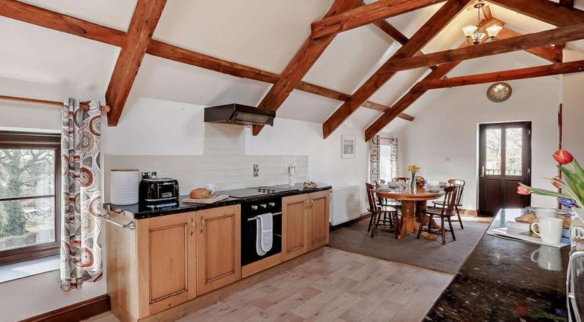 Photo of 4 Bed in Tresmeer