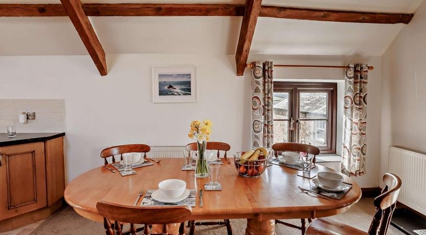 Photo of 4 Bed in Tresmeer