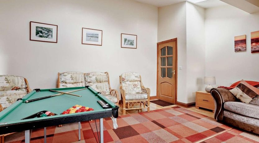 Photo of 4 Bed in Tresmeer