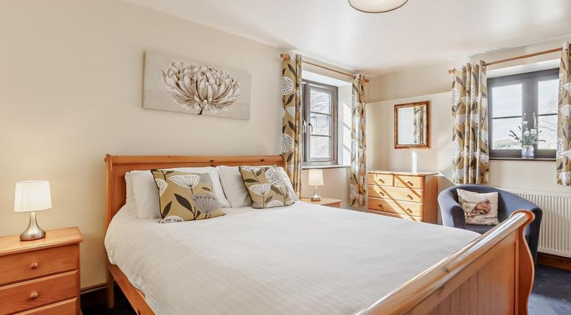 Photo of 4 Bed in Tresmeer