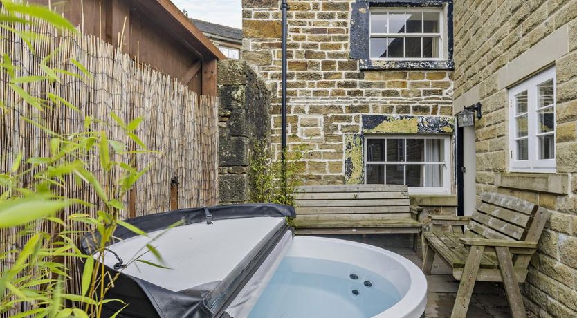 Photo of 6 Bed in Buxton