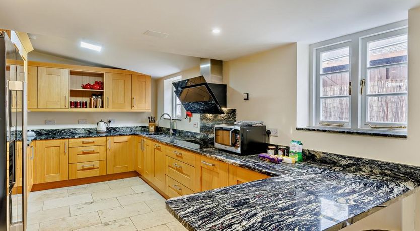 Photo of 6 Bed in Longnor