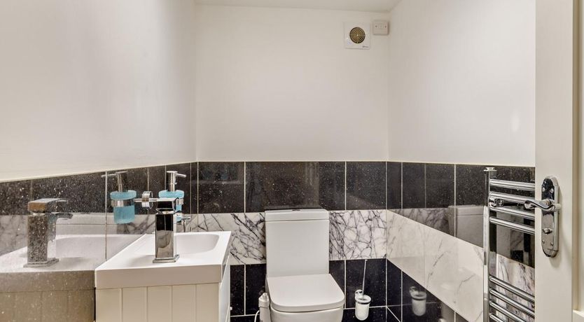 Photo of 6 Bed in Longnor