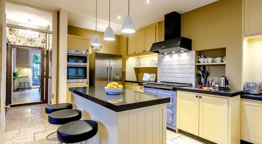 Photo of 6 Bed in Icklesham