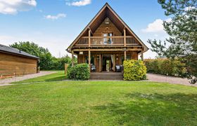 Photo of ledbury-log-cabin-3