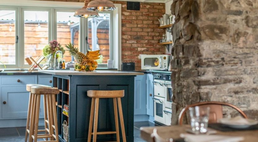 Photo of 8 Bed in Welcombe