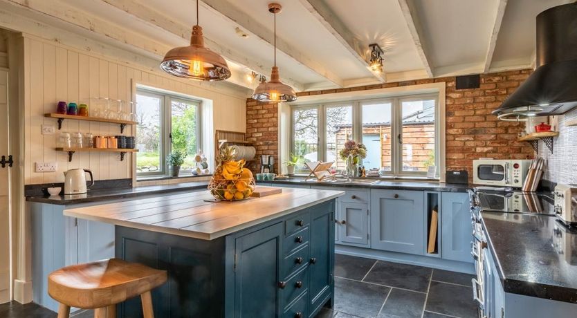 Photo of 8 Bed in Welcombe