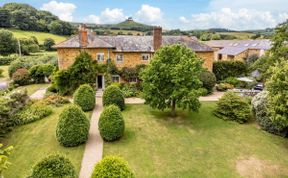 Photo of in Symondsbury (77438)