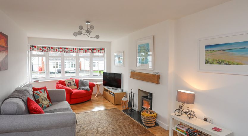 Photo of Sisial-Y-Mor