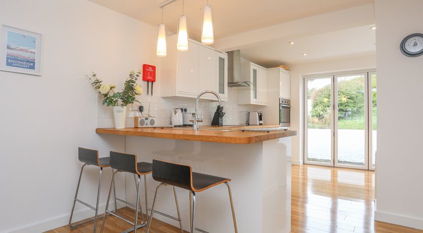 Photo of Sisial-Y-Mor