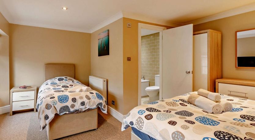 Photo of 5 Bed in Ilfracombe