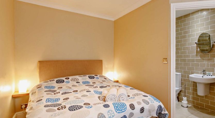 Photo of 5 Bed in Ilfracombe