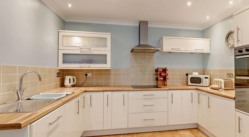 Photo of 5 Bed in Ilfracombe