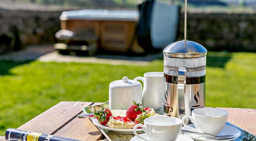 Photo of 2 Bed in Lindley