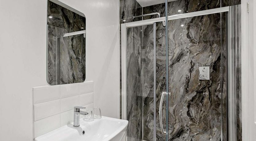 Photo of 2 Bed in Lindley