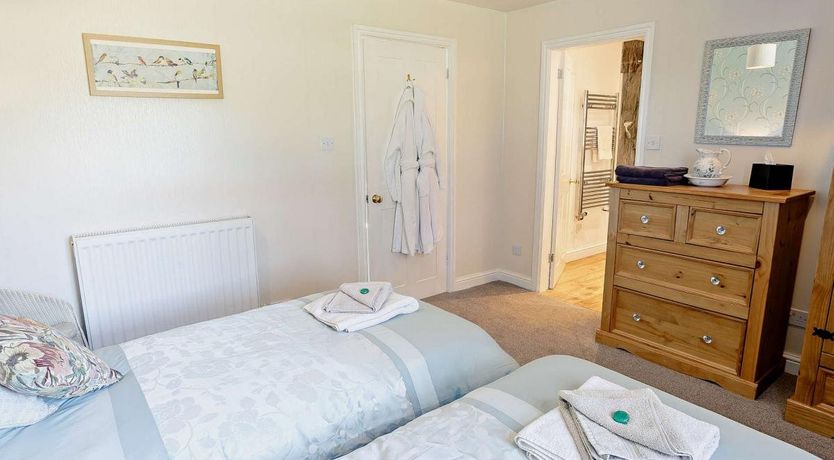 Photo of 2 Bed in Lindley