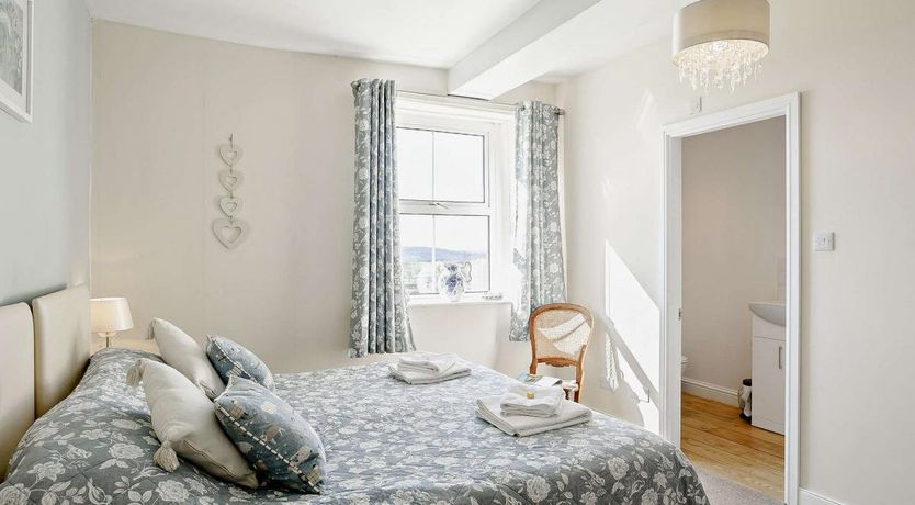 Photo of 2 Bed in Lindley