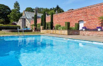 8 Bed in Kington Holiday Cottage