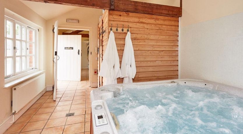 Photo of 8 Bed in Lyonshall