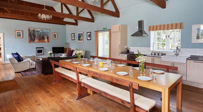 Photo of 8 Bed in Lyonshall